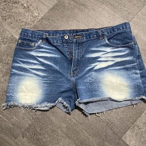 Cut off jean shorts with bleached details in like new condition